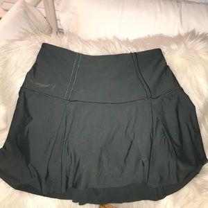 dark green lulu lemon skirt!